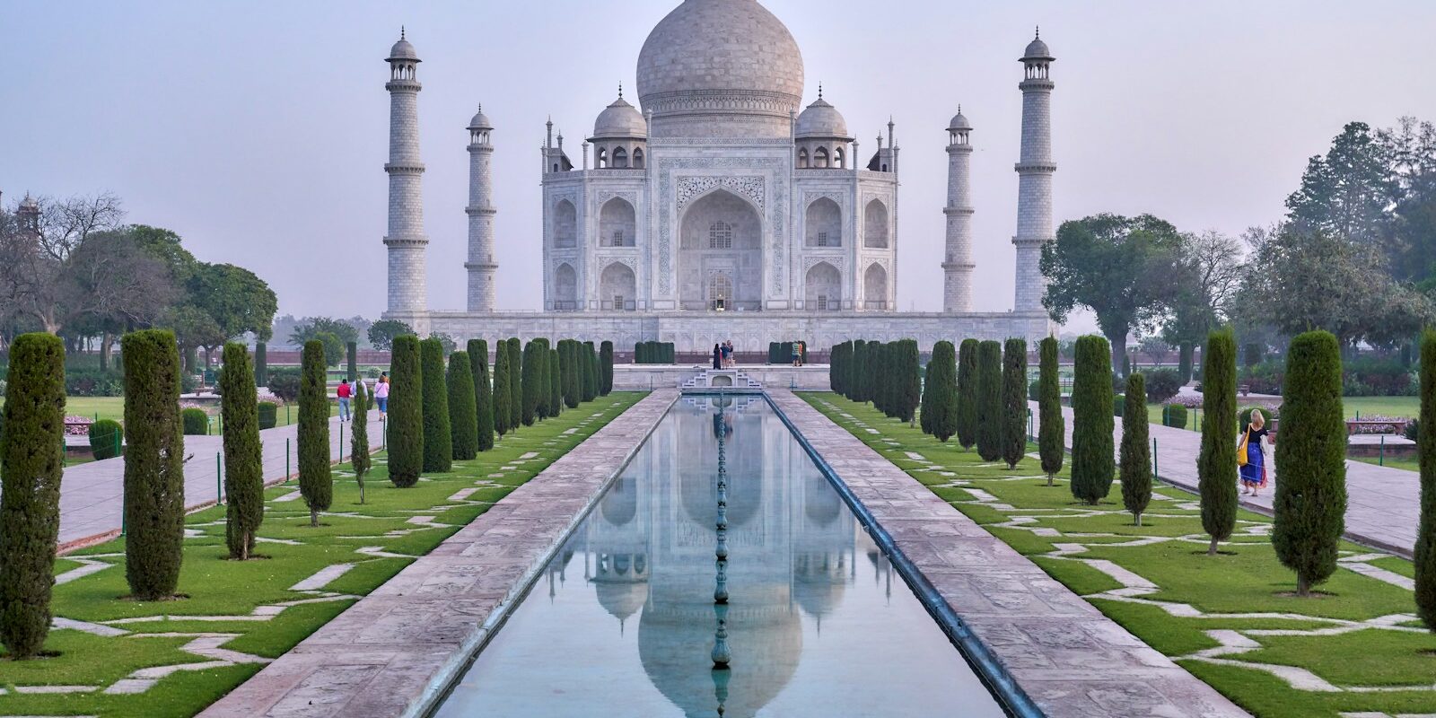 Photo by Julian Yu photo of Taj Mahal